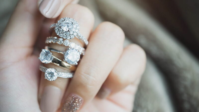 Or jaune, or blanc ou or rose : quelle couleur choisir pour votre bague