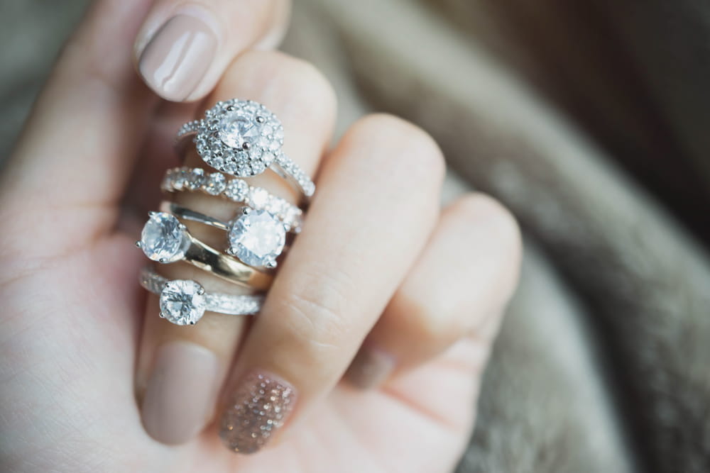 Or jaune, or blanc ou or rose : quelle couleur choisir pour votre bague